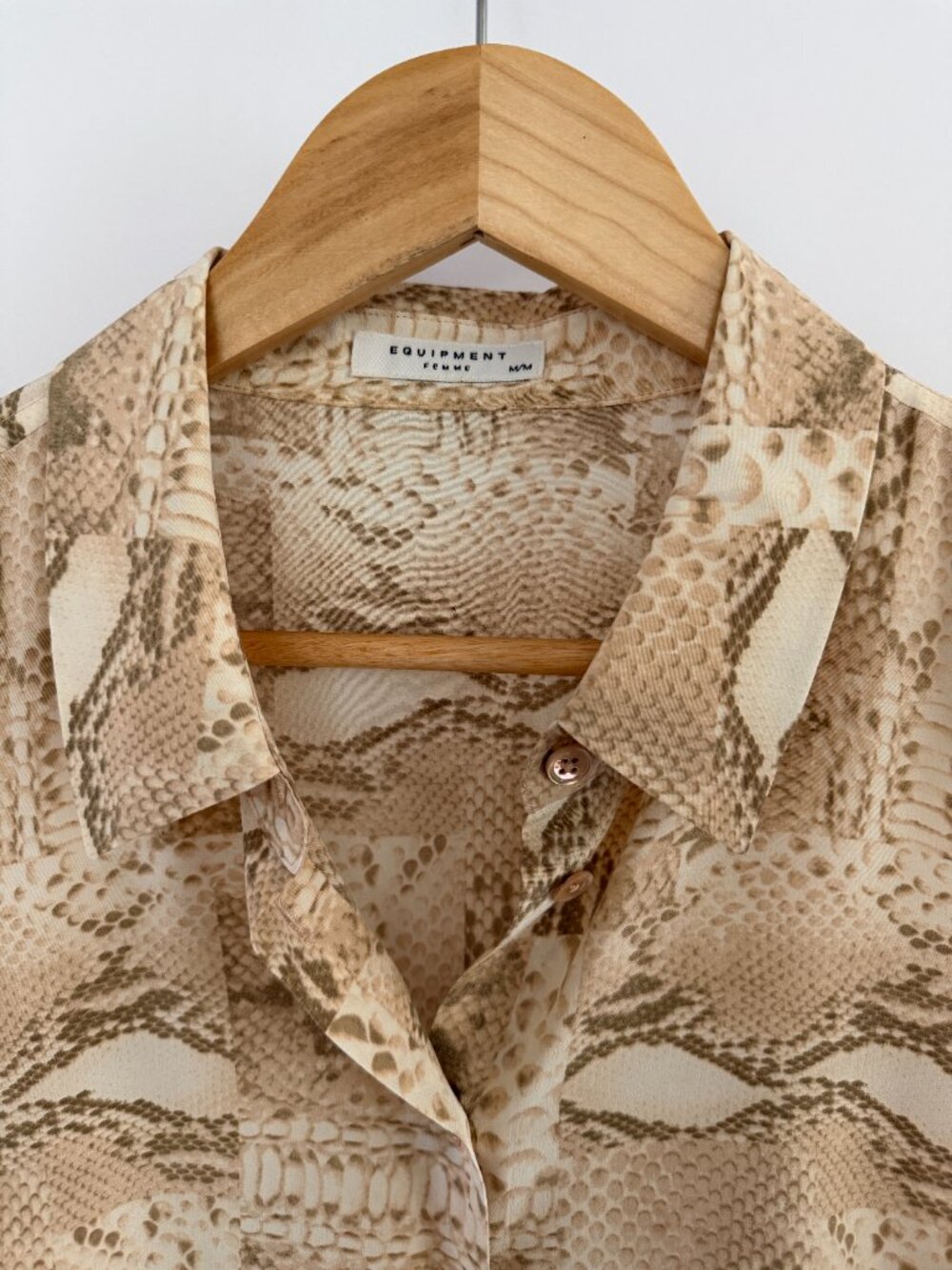 Equipment Slim Signature Silk Sleeveless Snakeskin Blouse Size Medium Capsule - Picture 2 of 5